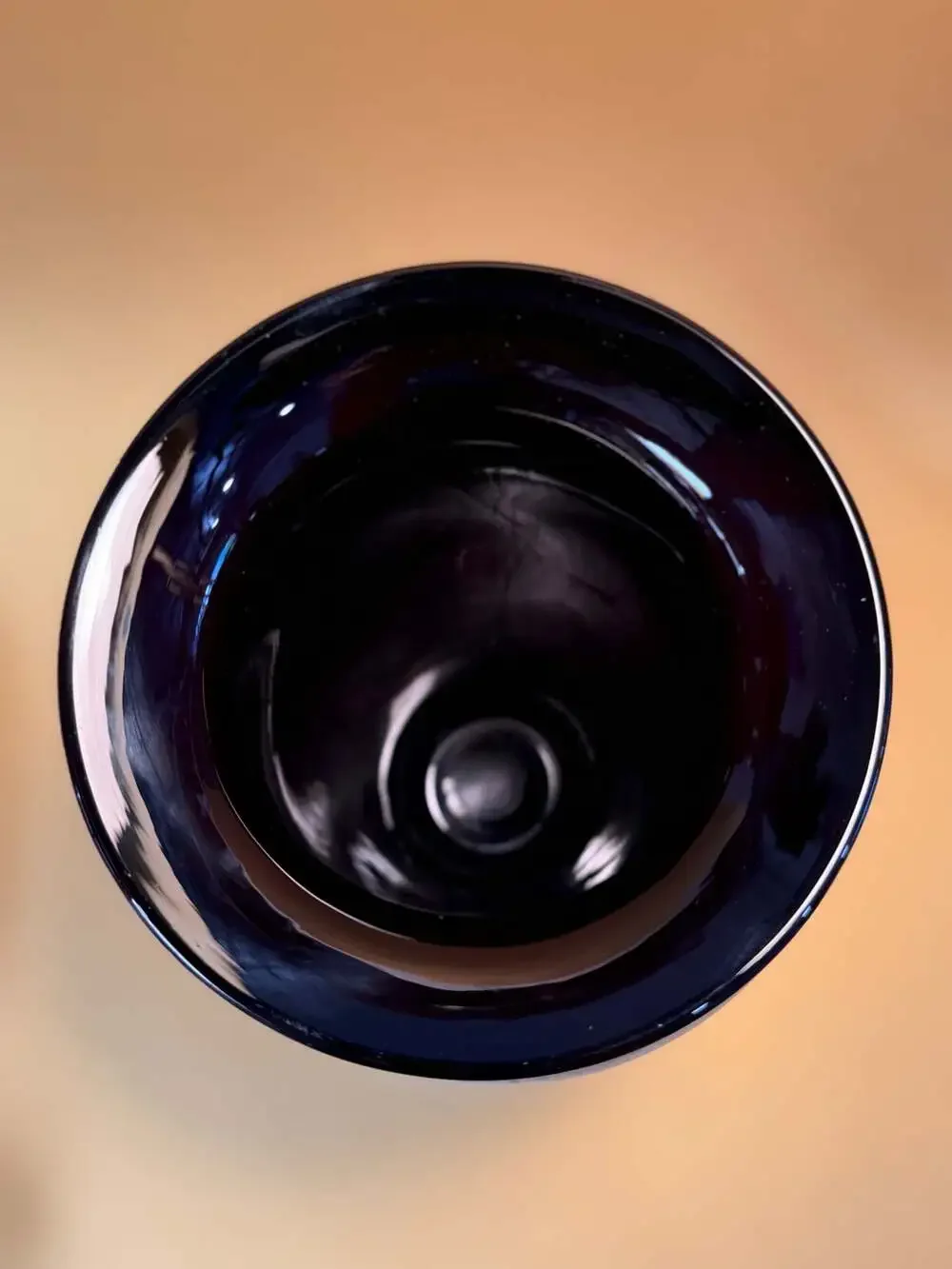 Stuart Abelman Signed 2004 Art Glass Vase with Heart‎ Motif